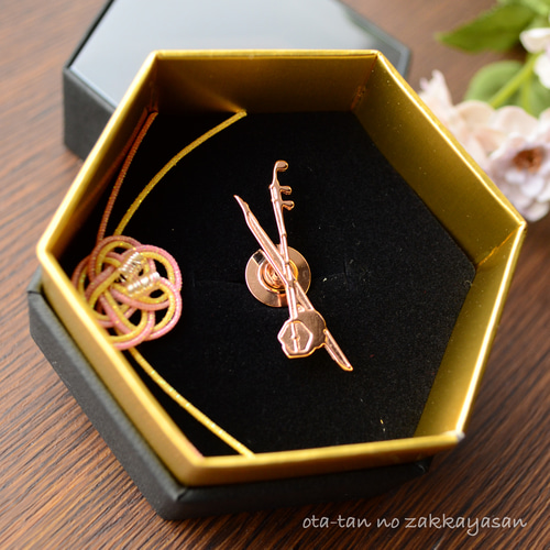 数量限定＊小さな二胡のピンブローチ／ピンバッジ／タックピン ピンク