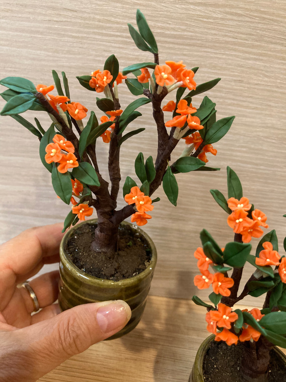 再販しました！》樹脂粘土製ミニチュア盆栽〈金木犀〉 アートフラワー