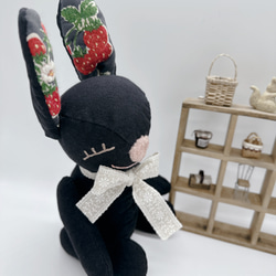 SOLD! ハンドメイド　オリジナル癒しのぬいぐるみシリーズ　〜いちご刺繍のうさちゃん〜 2枚目の画像