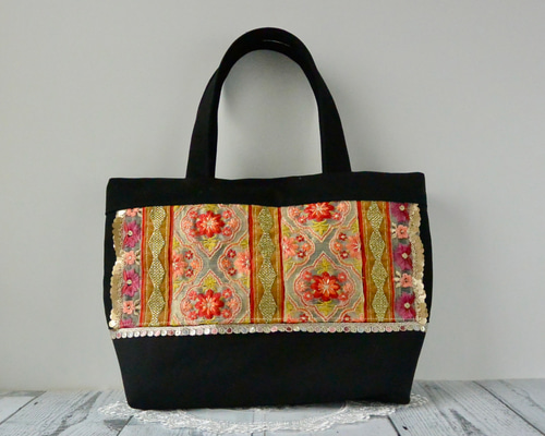 インド刺繍ハイクラスホワイト　トートバッグ　ハンドメイド インド刺繍ハイクラスホワイト トートバッグ ハンドメイド