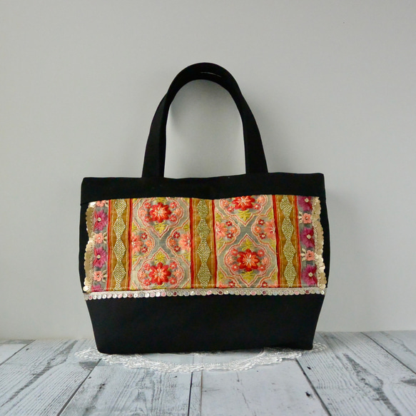 インド刺繍ハイクラスホワイト　トートバッグ　ハンドメイド インド刺繍ハイクラスホワイト トートバッグ ハンドメイド