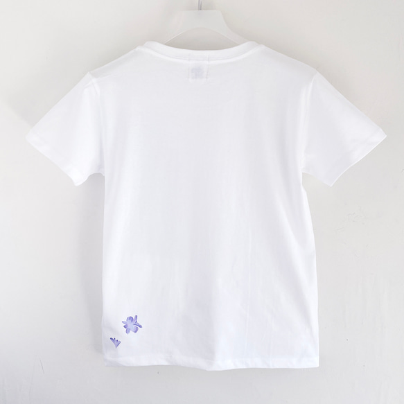 手描き藤の花柄Tシャツ ホワイト　手描きで描いた藤の花柄Tシャツ 2枚目の画像