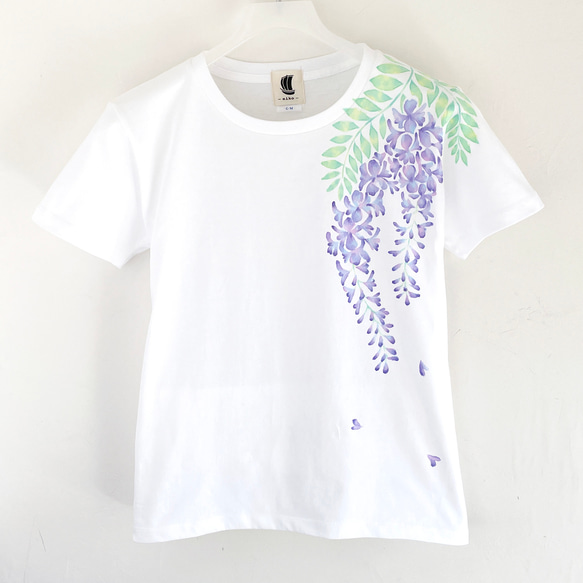 手描き藤の花柄Tシャツ ホワイト　手描きで描いた藤の花柄Tシャツ 1枚目の画像
