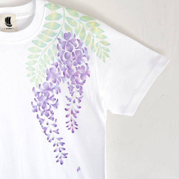 手描き藤の花柄Tシャツ ホワイト　手描きで描いた藤の花柄Tシャツ 10枚目の画像