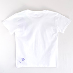 手描き藤の花柄Tシャツ ホワイト　手描きで描いた藤の花柄Tシャツ 4枚目の画像