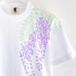 手描き藤の花柄Tシャツ ホワイト　手描きで描いた藤の花柄Tシャツ 7枚目の画像
