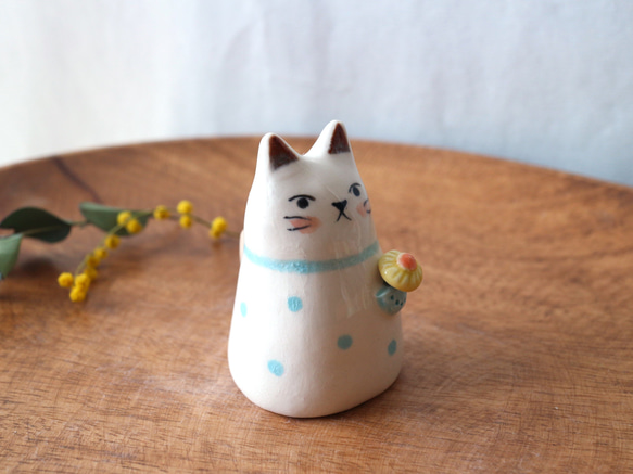陶器で作った人形 ネコのマフィン  ( 花ポケット 2 ) 4枚目の画像