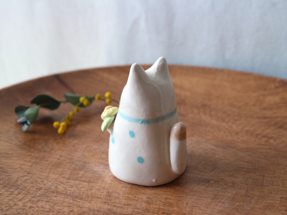 陶器で作った人形 ネコのマフィン  ( 花ポケット 2 ) 5枚目の画像