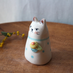 陶器で作った人形 ネコのマフィン  ( 花ポケット 2 ) 3枚目の画像