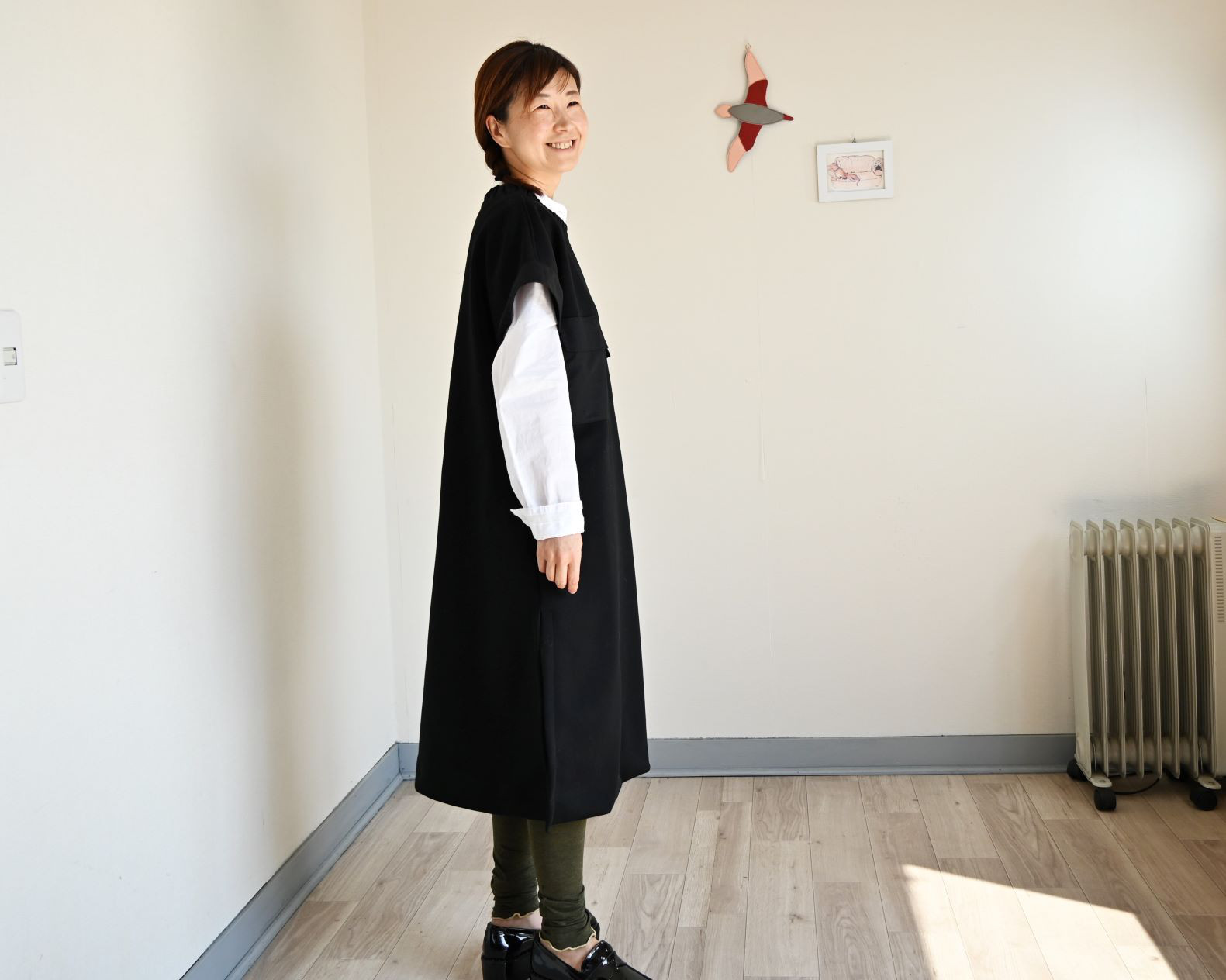 リネンポケットの付いたコットンニットのベストワンピース