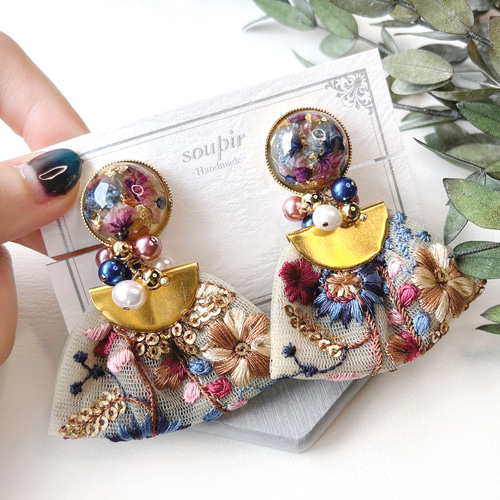 993】リボンとブーケとタッセルのピアス／イヤリング 993】リボンと