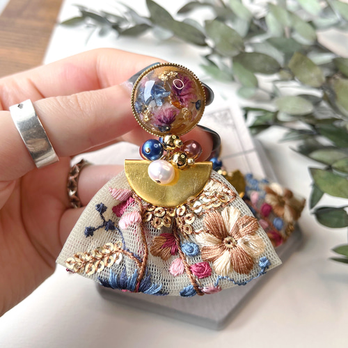 大ぶりチュールインド刺繍リボンタッセルイヤリング/ピアス イヤリング 