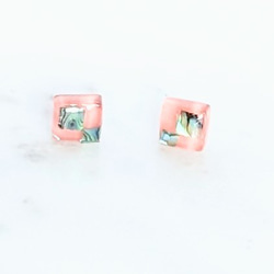 グリーン螺鈿とピンクのスクエアのピアスイヤリング【1588】#シェル　グリーン　ガラスタイル　和　伝統工芸 2枚目の画像