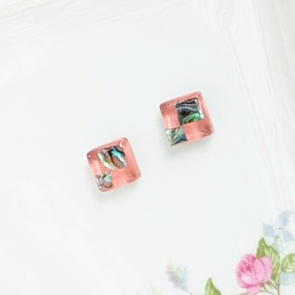 グリーン螺鈿とピンクのスクエアのピアスイヤリング【1588】#シェル　グリーン　ガラスタイル　和　伝統工芸 3枚目の画像