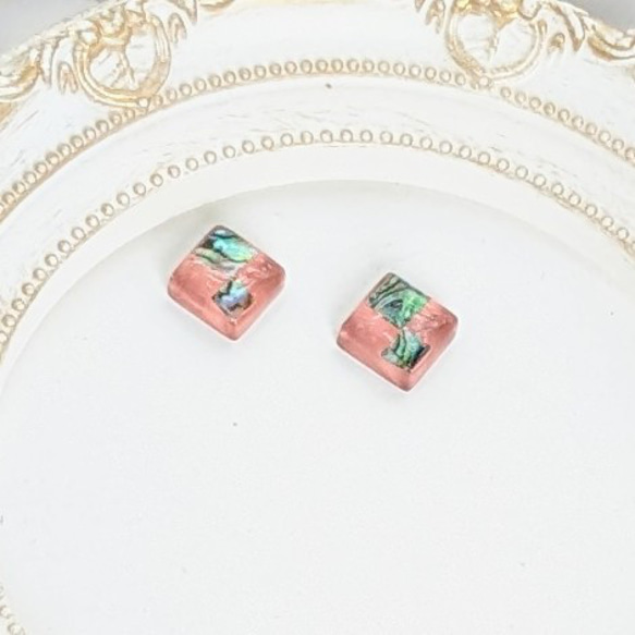グリーン螺鈿とピンクのスクエアのピアスイヤリング【1588】#シェル　グリーン　ガラスタイル　和　伝統工芸 4枚目の画像