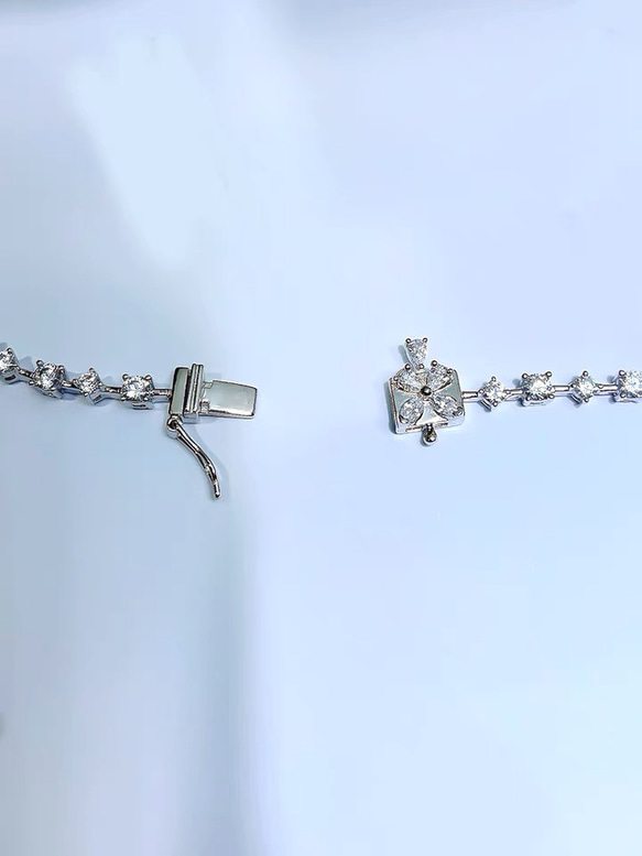 フラワー ドロップ 高炭素ダイヤモンド キラキラ ゴージャス ラグジュアリー ネックレス パーティー 花 ホワイト 白 5枚目の画像