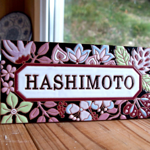 オリジナル手作り表札♪黒色の背景で華やかな印象の「Plant」【受注