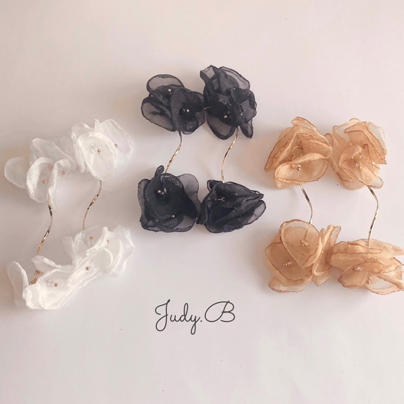 w097 night party ウェーブステック  シフォンフラワーブーケ　ホワイト　ウェディング　結婚式　成人式 1枚目の画像