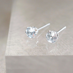 アクアマリン 一粒ピアス ４ｍｍ　3月誕生石　サージカルステンレス　金属アレルギー対応　天然石　つけっぱなし　小粒　 5枚目の画像