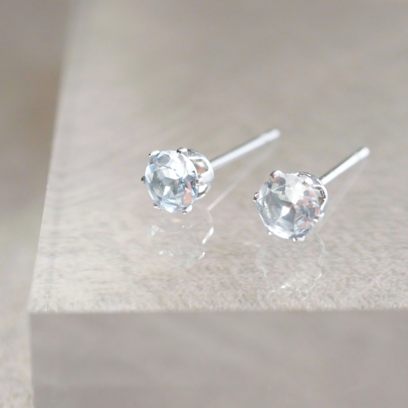 アクアマリン 一粒ピアス ４ｍｍ　3月誕生石　サージカルステンレス　金属アレルギー対応　天然石　つけっぱなし　小粒　 5枚目の画像