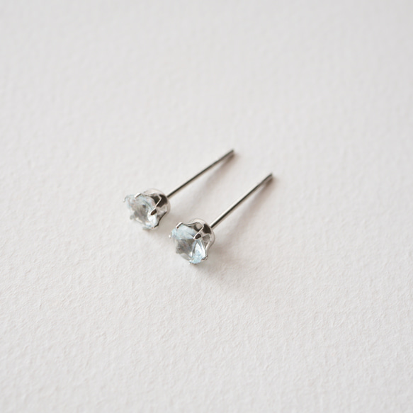 アクアマリン 一粒ピアス ４ｍｍ　3月誕生石　サージカルステンレス　金属アレルギー対応　天然石　つけっぱなし　小粒　 11枚目の画像