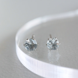 アクアマリン 一粒ピアス ４ｍｍ　3月誕生石　サージカルステンレス　金属アレルギー対応　天然石　つけっぱなし　小粒　 7枚目の画像