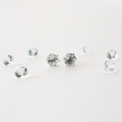 アクアマリン 一粒ピアス ４ｍｍ　3月誕生石　サージカルステンレス　金属アレルギー対応　天然石　つけっぱなし　小粒　 9枚目の画像
