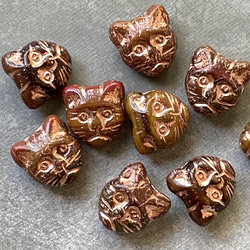 ネコのチェコガラスビーズ2ヶ入（縦穴タイプ）｜ブラウン（茶）×コパー（銅） 7枚目の画像