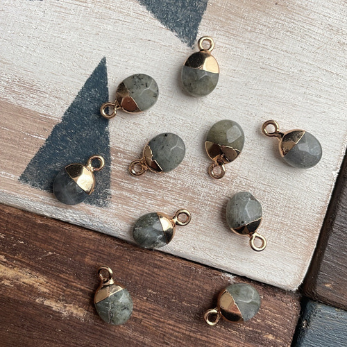 天然石エッグ型チャーム（閃光石）2個 天然石 riobaison 通販