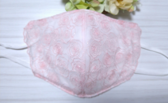 【送料込み】 不織布マスクカバー ピンク 薔薇刺繍 ラメ 刺繍   バラ 肌に優しい 3枚目の画像