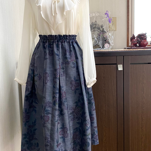 大島紬 絹 フレアスカート 花柄 ミモレ丈 着物リメイク 紺 藍  