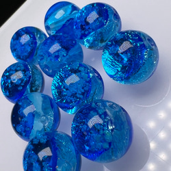 ミヤコマリン 14mm 10個セット蓄光 ホタルガラス とんぼガラス とんぼ玉 沖縄宮古島 1枚目の画像