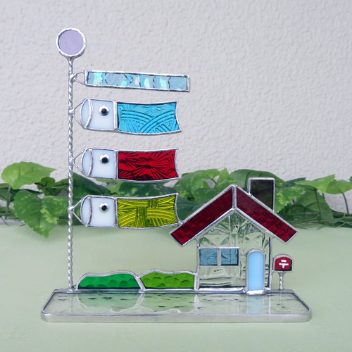 ステンドグラスの鯉のぼりと菖蒲とミニ兜(子供の日2点セット・KOI18) ステンドグラスの鯉のぼりと菖蒲とミニ兜(子供の日2点セット・KOI18