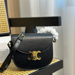 【早い者勝ち】CELINE アイボリー ショルダーバッグ CELINE（セリーヌ） ショルダーバッグ Celine Logo Triomphe Chain