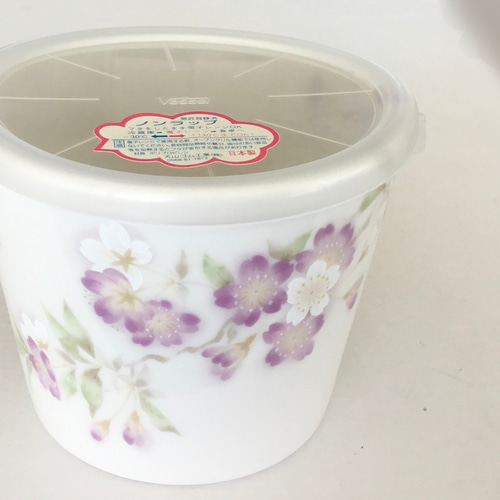 桜模様の陶器製蓋付き容器