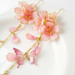 2way 桜と揺れる蝶のピアス / プレゼント / 結婚式 / ディップフラワー 2枚目の画像