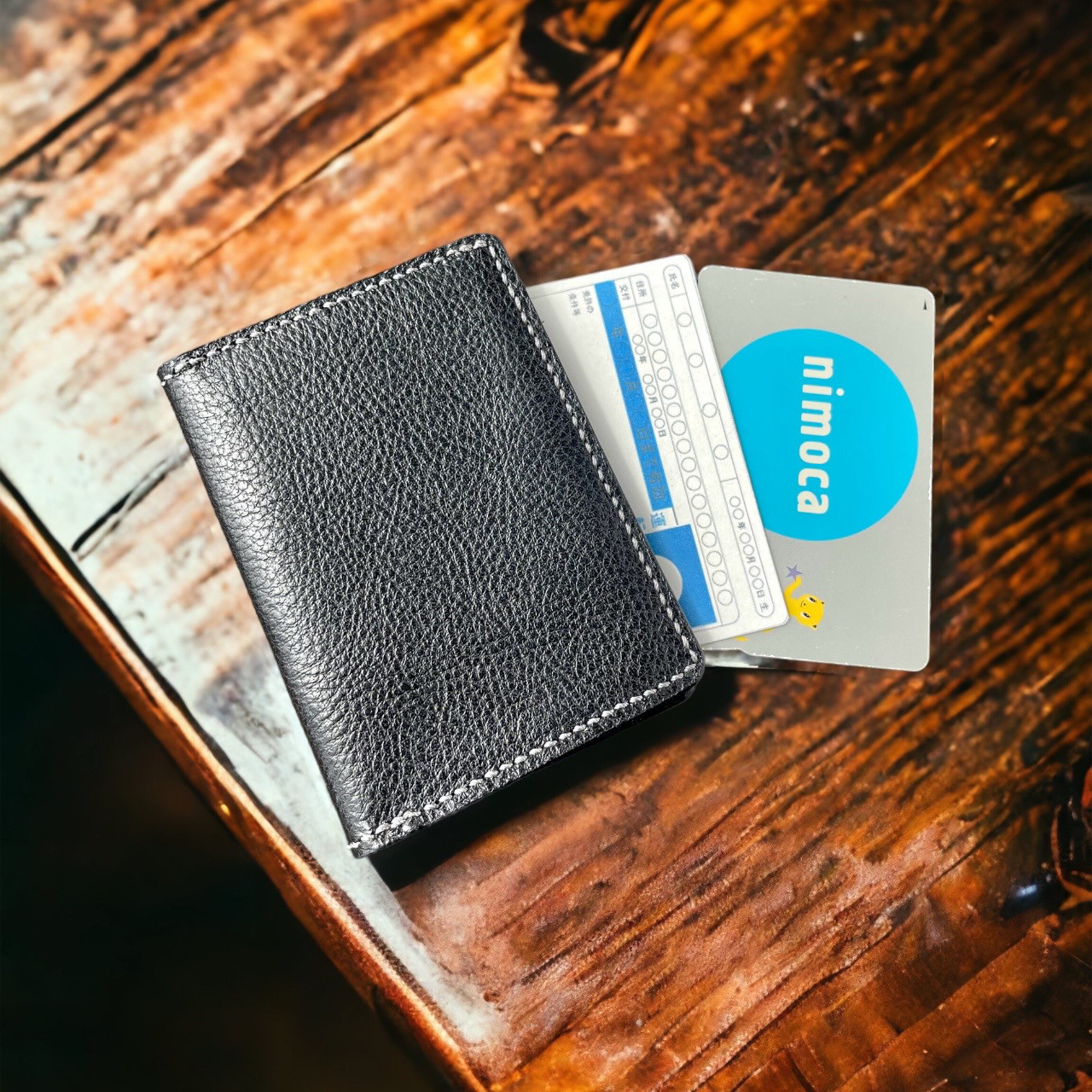 『オシャレで格好いい黒』学生証や免許証と交通系ICカードを一緒に収納できるパスケース　定期入れ　免許証ケース