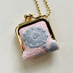 ミナペルホネン　がま口アクセサリーケース　ボヌール　桜ピンク　バッグチャーム　コインケース 1枚目の画像