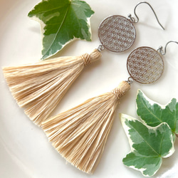 神話の石】フェアリースキンサファイア特大勾玉 精麻より紐ネックレス