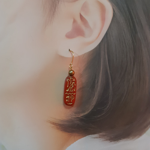 チェコの特注ビーズを使用した美しいピアス〜ohsis design 送料無料チェコビ－ズ「ヒロエグリフ」の美しい5色から選ぶ神秘的な