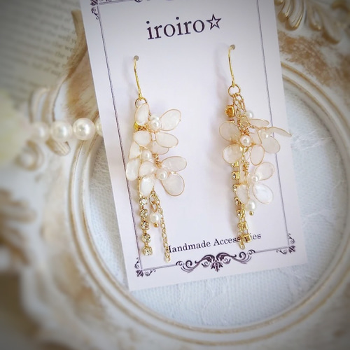 ❀耳元で咲くディップアートの揺れるピアス/イヤリング/小花/大人 