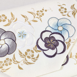 【天然染色日本刺繍】数寄屋袋「季を待つ花」 9枚目の画像