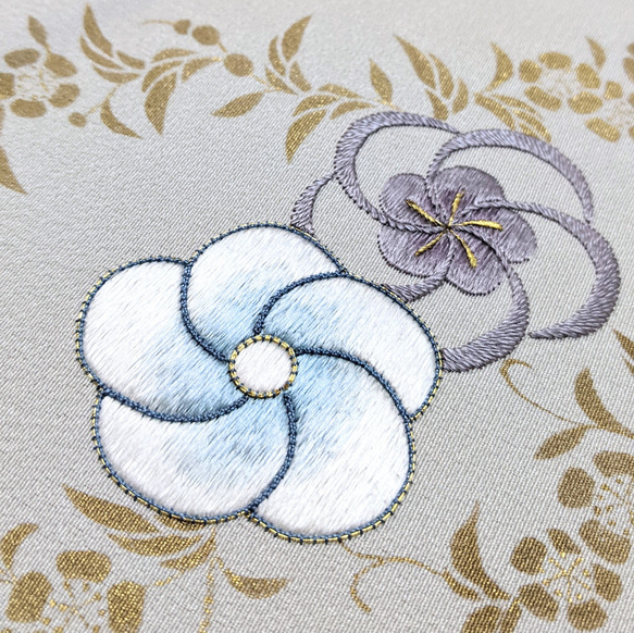 【天然染色日本刺繍】数寄屋袋「季を待つ花」 10枚目の画像