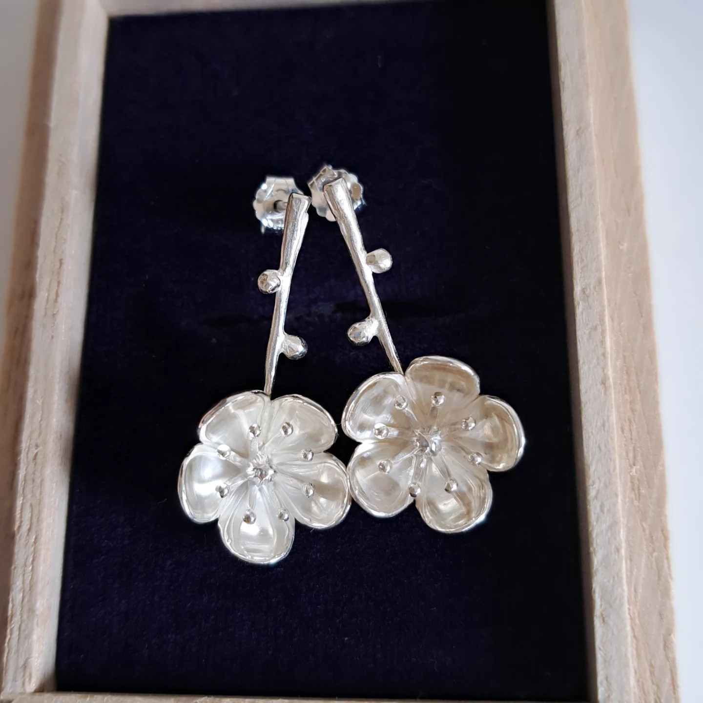 【梅の花 ピアス】 梅ピアス 花 枝 春 プレゼント  お祝い 入学 卒業 着物アクセサリー 京都