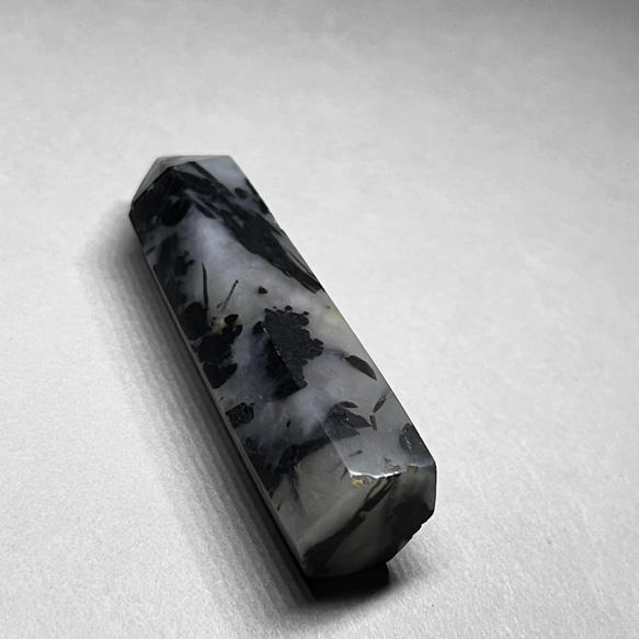 black tourmaline in quartz point / ブラックトルマリンインクォーツポイント：ブラックA 3枚目の画像