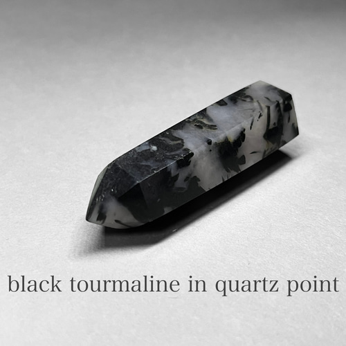 black tourmaline in quartz point / ブラックトルマリンインクォーツ