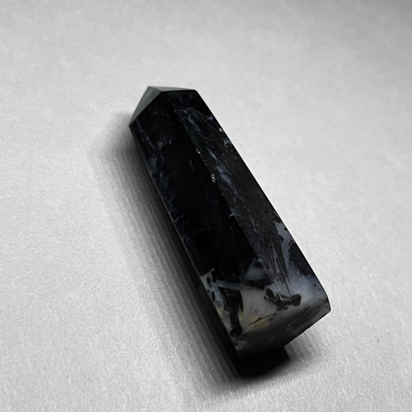 black tourmaline in quartz point / ブラックトルマリンインクォーツポイント：ブラックB 4枚目の画像