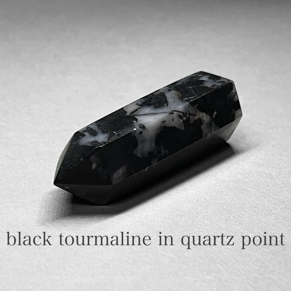 black tourmaline in quartz point / ブラックトルマリンインクォーツポイント：ブラックB 1枚目の画像