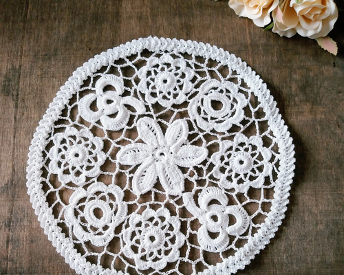 全日本送料無料 アイリッシュクロッシェレース編みの円形ドイリー irish crochet アンティーク雑貨