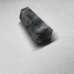 black tourmaline in quartz point/ブラックトルマリンインクォーツポイント : グレーB 4枚目の画像